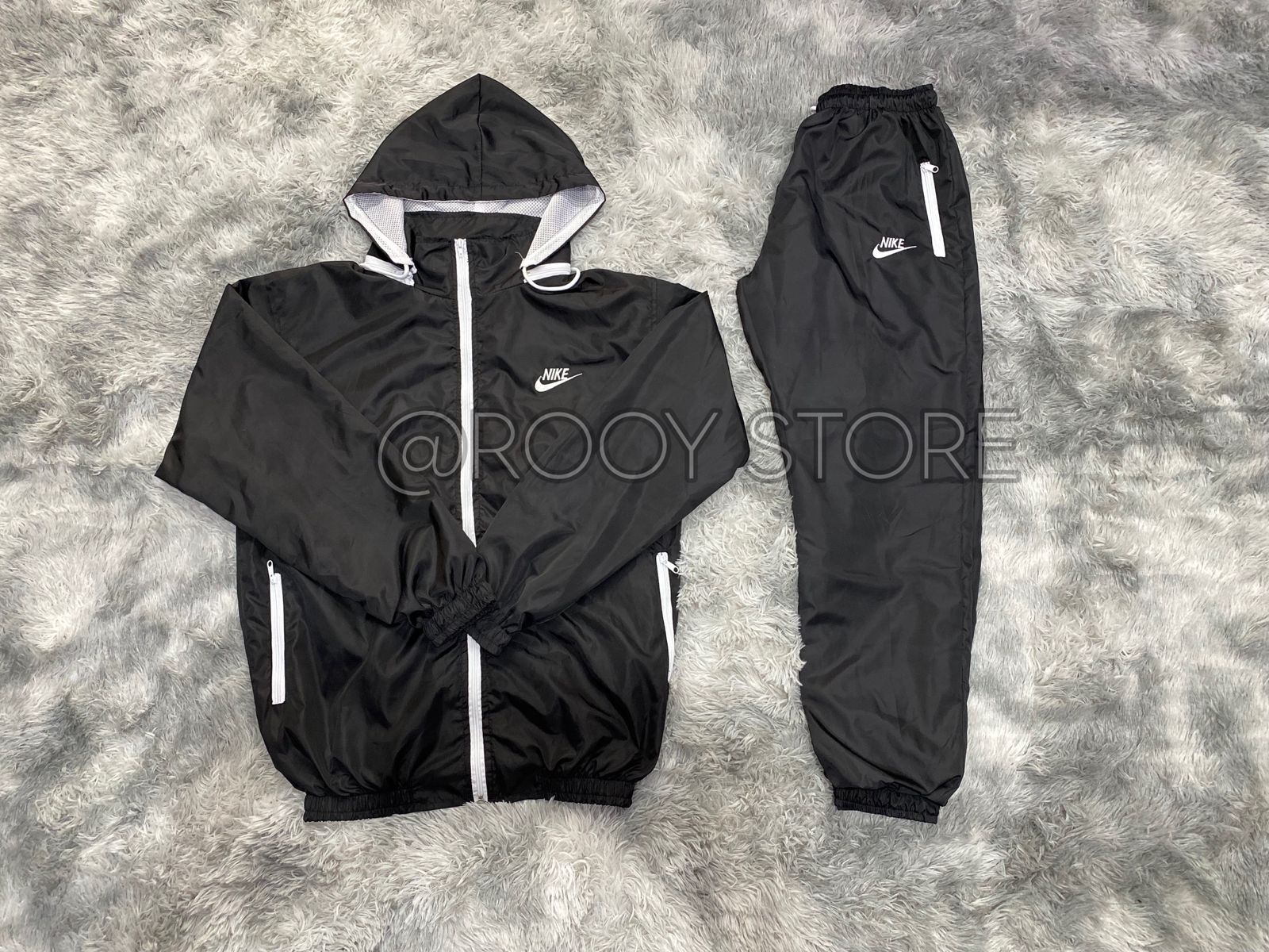 CONJUNTO NIKE ROMPEVIENTO NEGRO