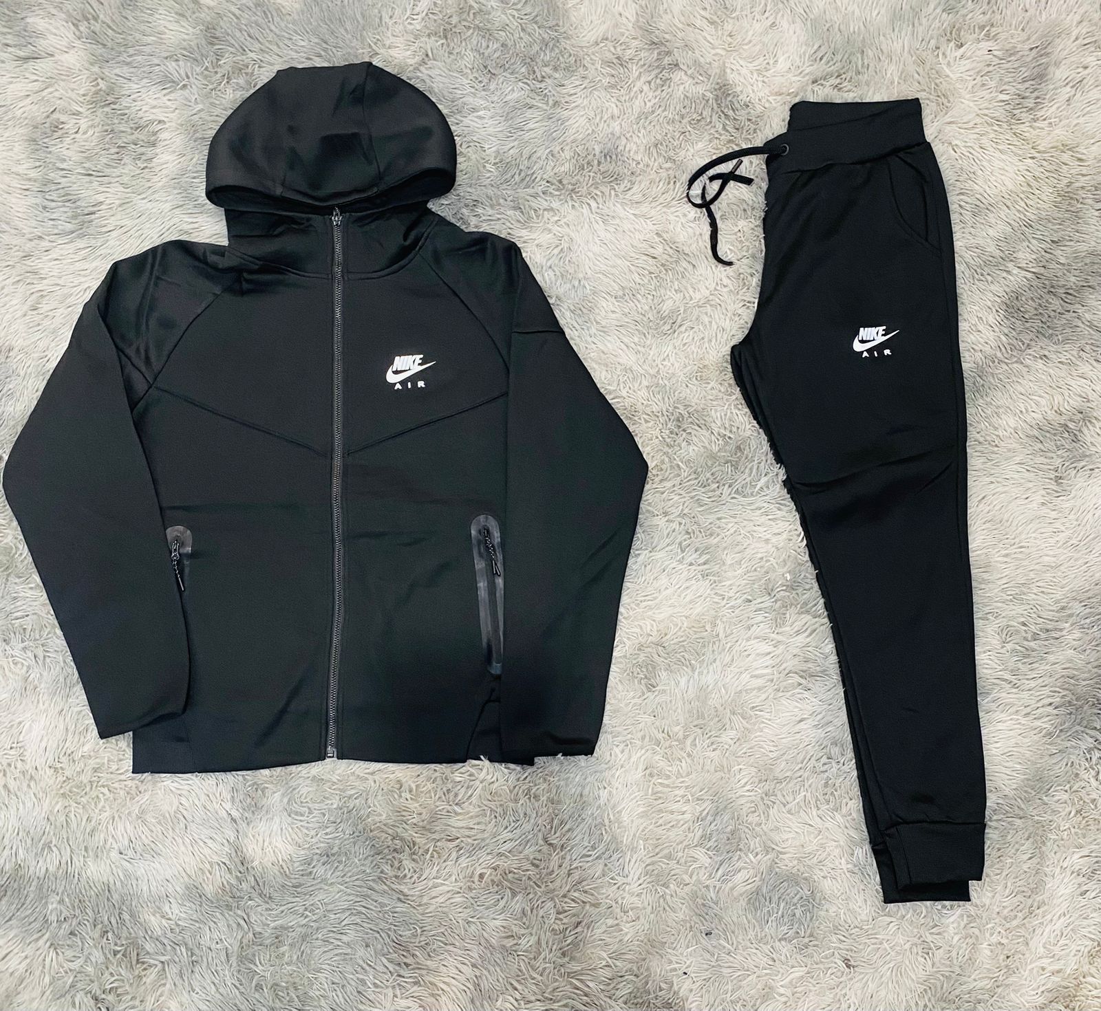 CONJUNTO NIKE TECH NEGRO