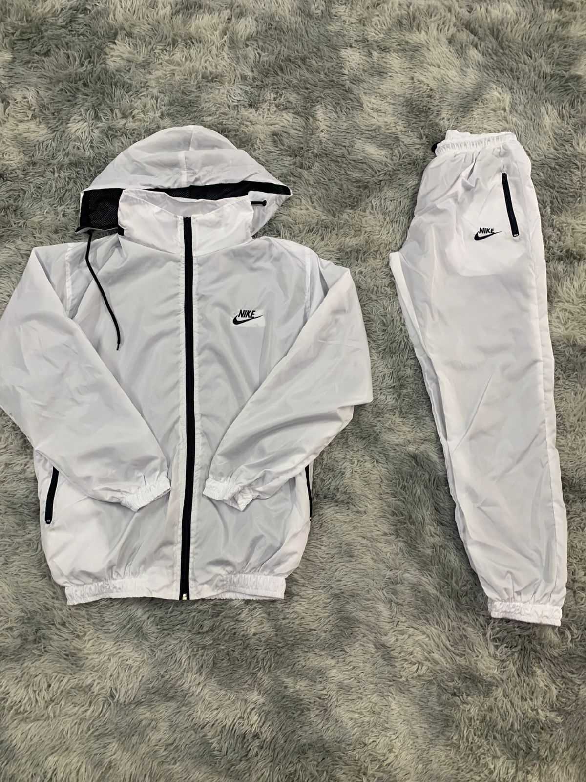 CONJUNTO NIKE ROMPEVIENTOS BLANCO