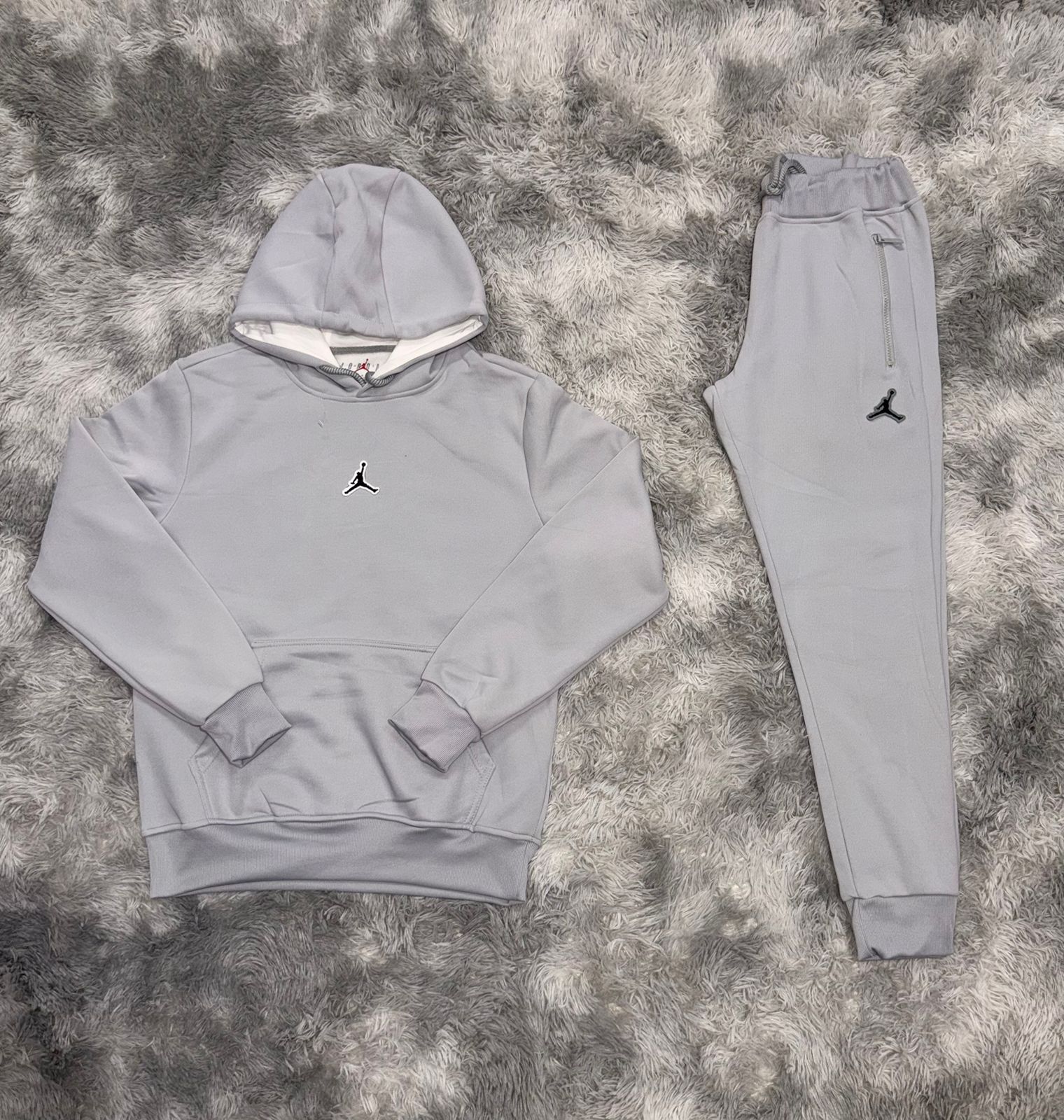 CONJUNTO JORDAN BASICO GRIS
