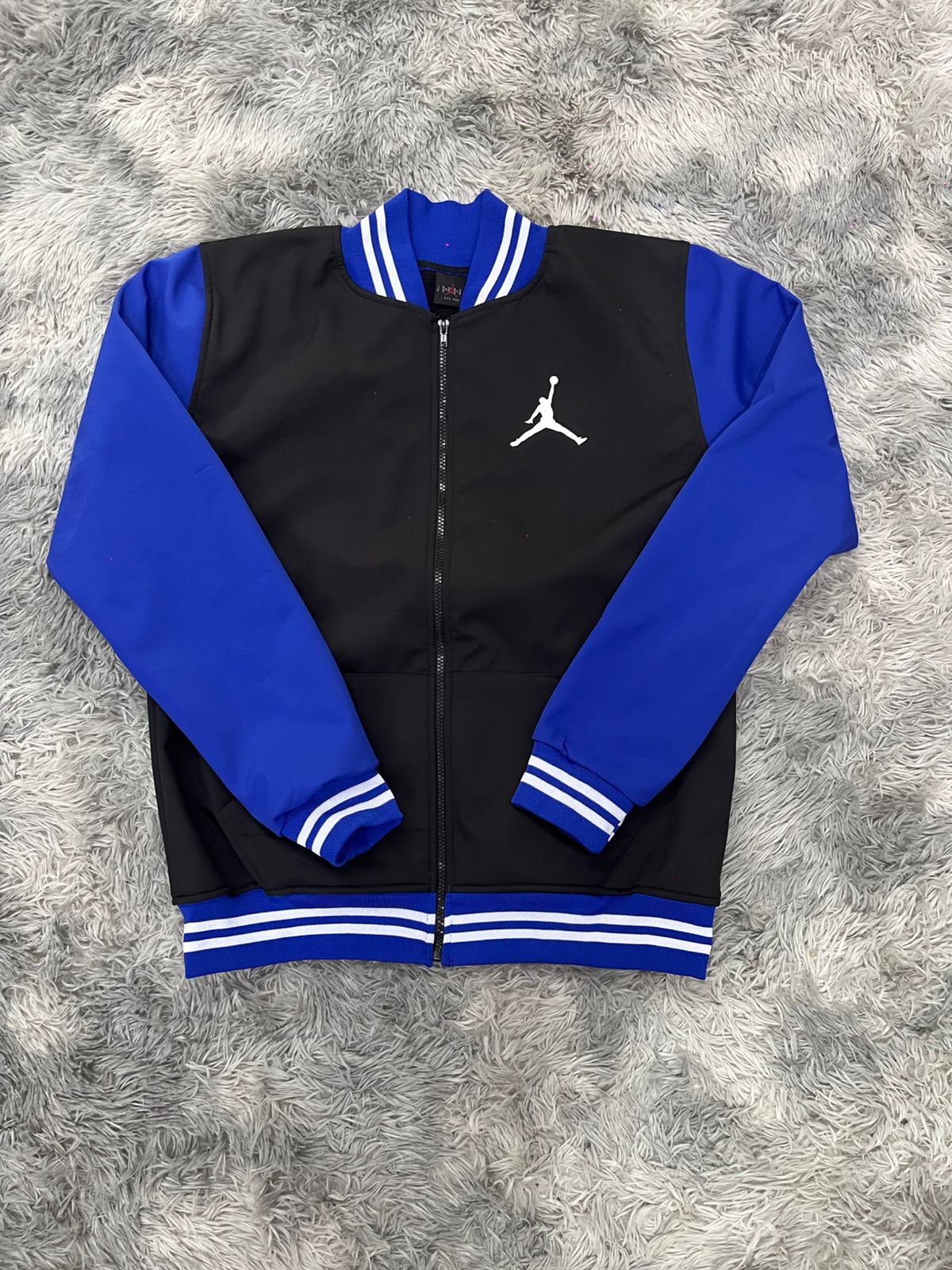 CHAMARRA JORDAN AZUL/NEGRO